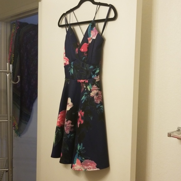 Skater length mini dress - Picture 2 of 6